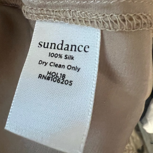 Sundance Women’s Silk Button Down Long Skeeve Top Size Small - Picture 2 of 7